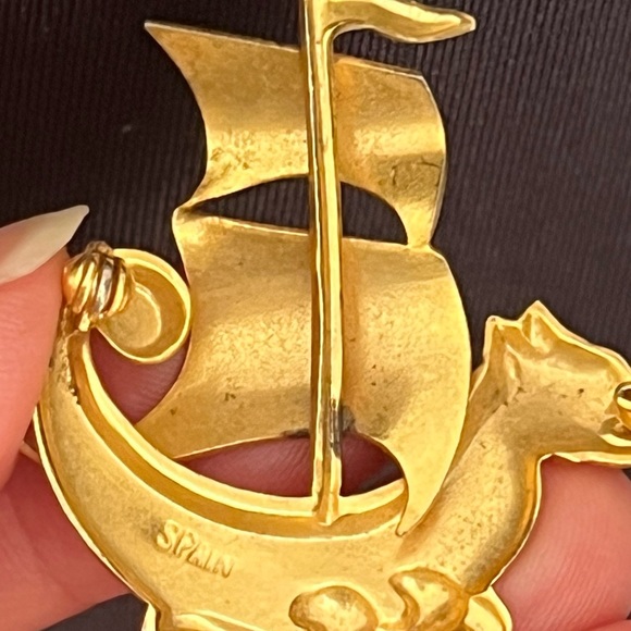 Vtg Damascene style dragon ship, brooch, pin in gold tone Spanish Galleon EUC - Picture 5 of 7